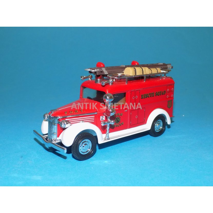 Miniature GMC 1937 Ambulance Matchbox - Collection